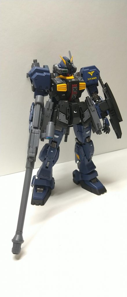 フル装備ハンドガンは磁石でサイドアーマーに取り付ける事ができます。バルカンポットはジェガンの物を流用しました。