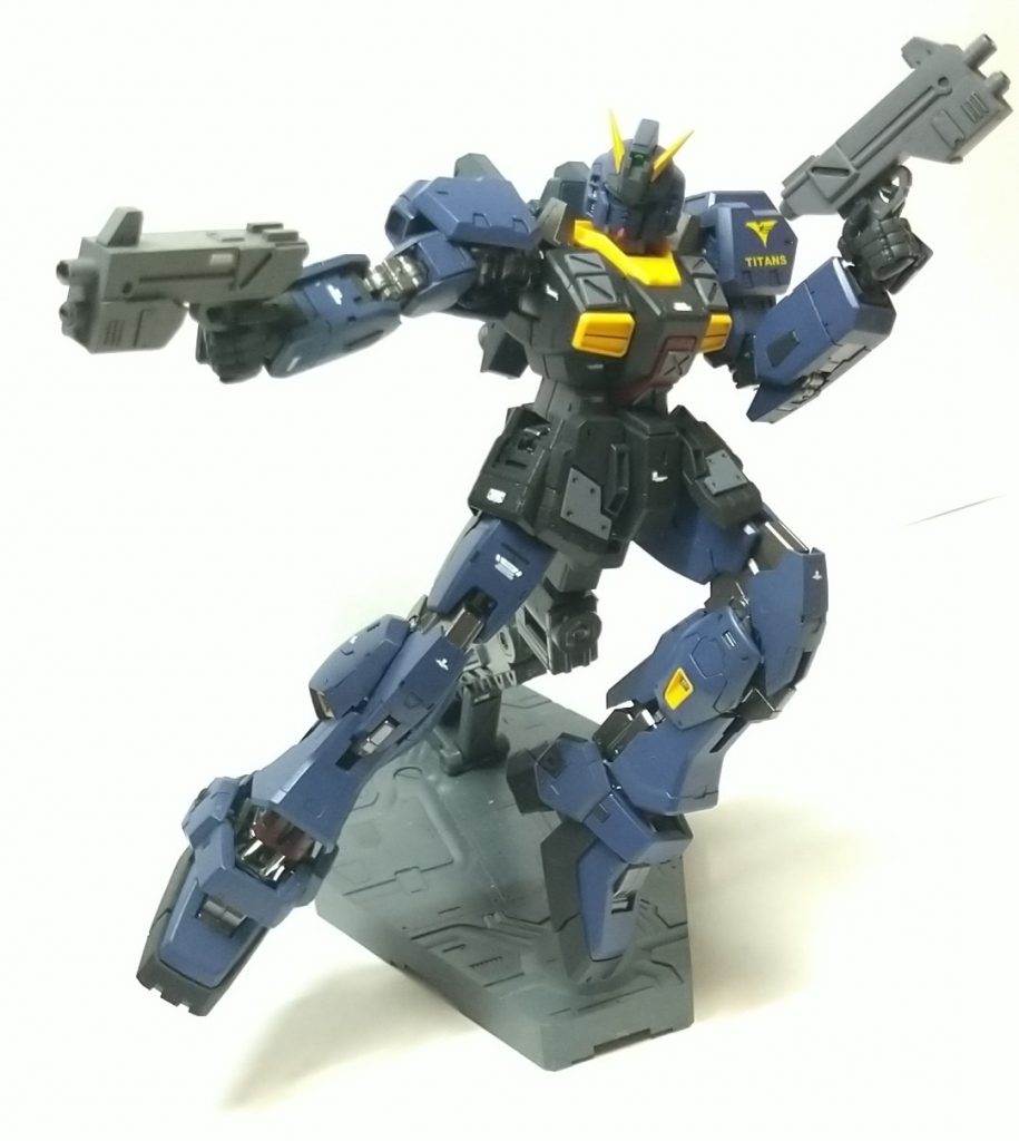 ハンドガンプラ板の箱組にジャンクパーツで作りました。