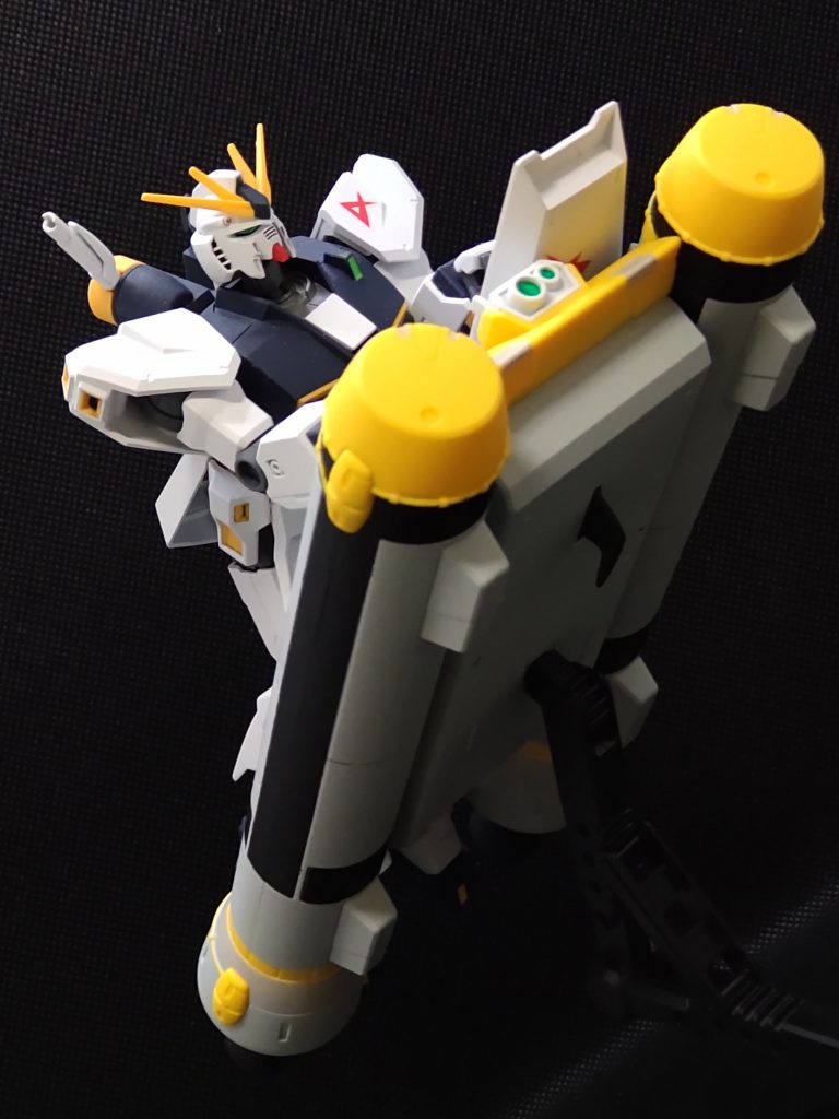 てか、特にハンドルもなく足の置き場もない…アムロよくこんなので月の引力圏脱出したな(笑)