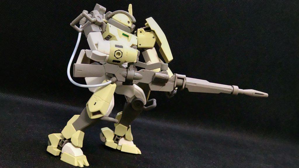 この銃、色々取り回せて面白いのと同時に、持たせ方考えないとカッコよくならないですね(笑)