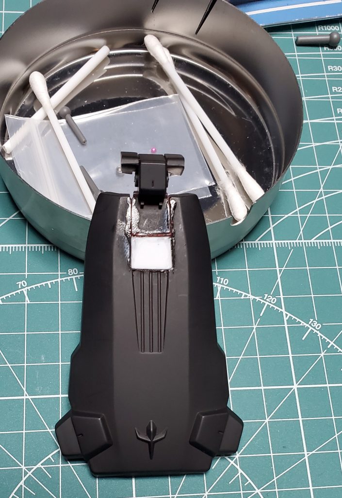 ザクⅢ改といえばスカート部。腰部がミス・サザビーの為、ミキシング用に切り取って加工をしてみました。