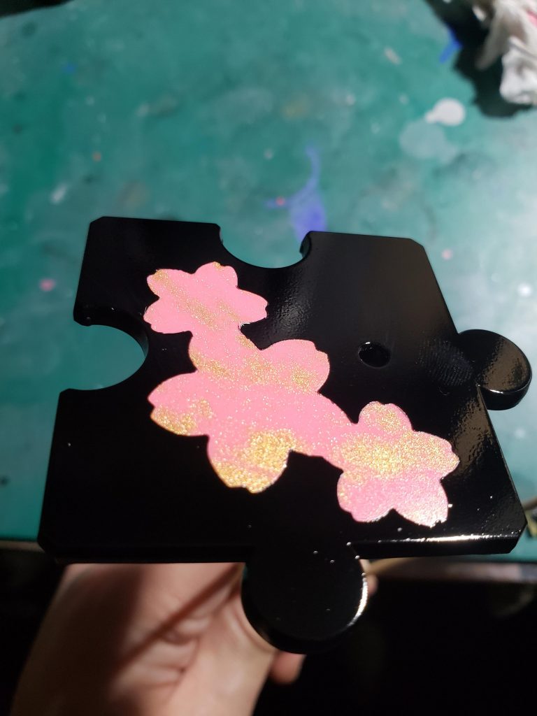 サクラ形のシールをマスキング代わりに100円ショップで購入