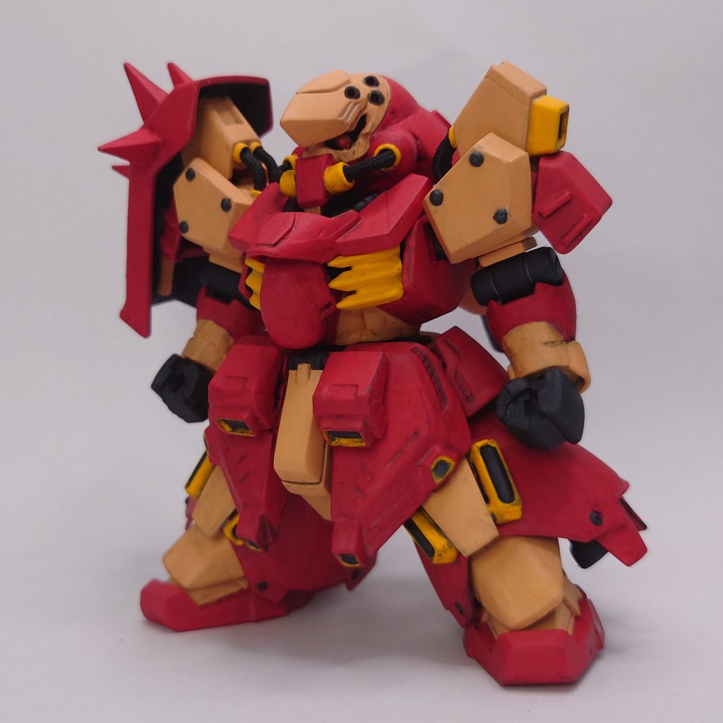 シールドと武器を持たない状態。スジボリができないので各社のディティールアップパーツとプラ板と細いプラ棒でディティールをごまかしています。