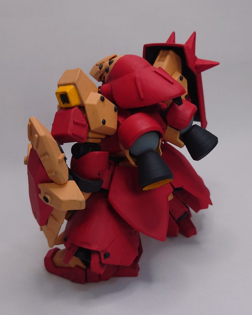 HGのメッサーは結局売ってなくて買えなかったので未使用。形状も完全に一致するよう作れないのでところどころアレンジでそれっぽくしてます。