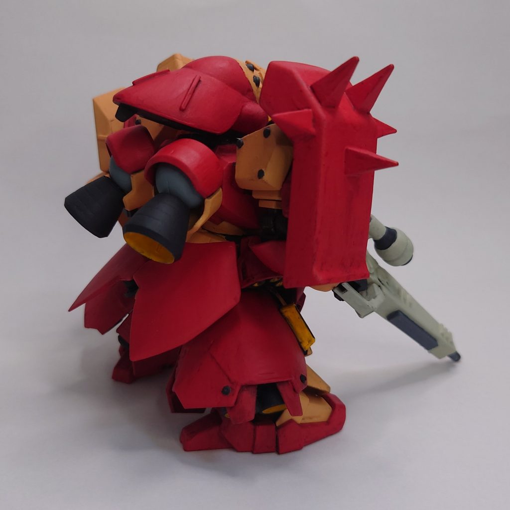 塗装は全工程ファレホでの筆塗り。基本塗装後バーニッシュで光沢にしてウォッシュドで墨入れし、その後マッドバーニッシュ。2022年の1月から作り8月に完成。メッサーはマラサイと雰囲気が似ているので、足横にマラサイの系譜をイメージさせるようなバーニアとバーニアカバーをつけました。