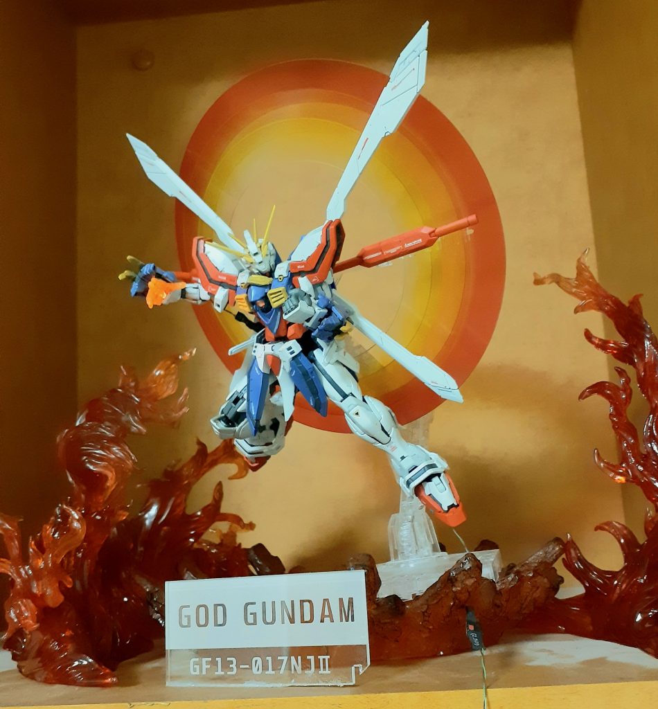 ゴッドフィンガーはHGFCの物を使いLEDで光らせました左手はロボマニを使っています 