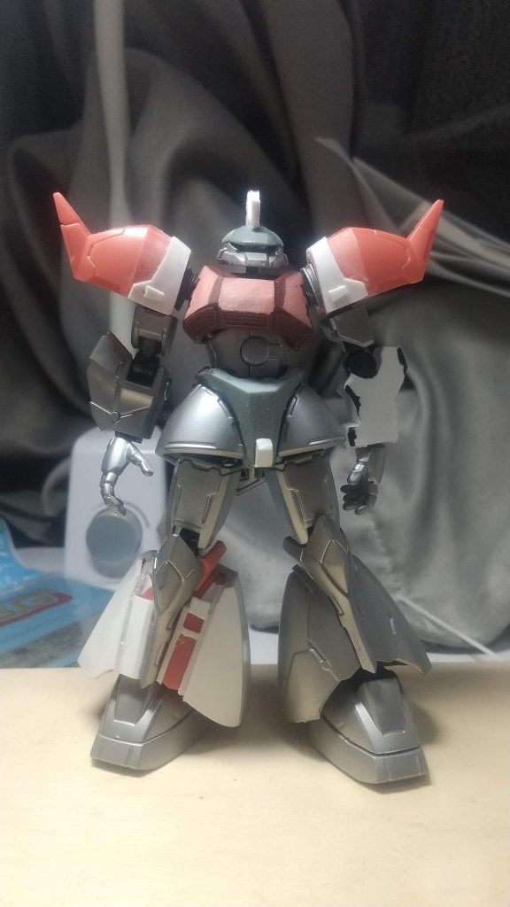 グフっぽい腕はグフカスタムが手に入らなかったので自作です