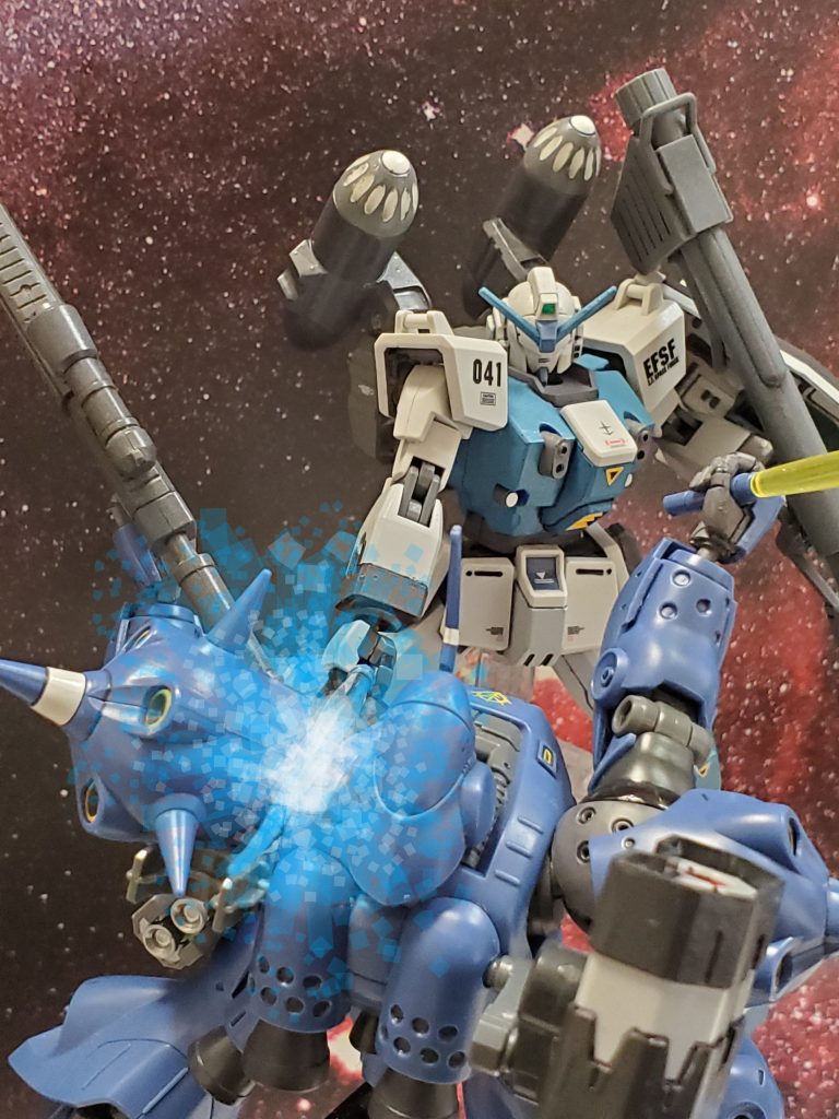 一瞬にして間合いに飛び込み渾身の一撃～💥アイリスは強敵の撃破に成功👍✨しかし、機体に負荷がかかりオーバーヒートし前線から後退😅💦その数時間後、連邦軍勝利により一年戦争の幕が閉じた…🌍️✨