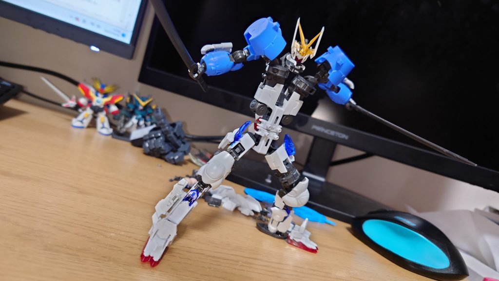 試行錯誤してたとき。足首が差し替えだと微妙かなと思い、今の形に。