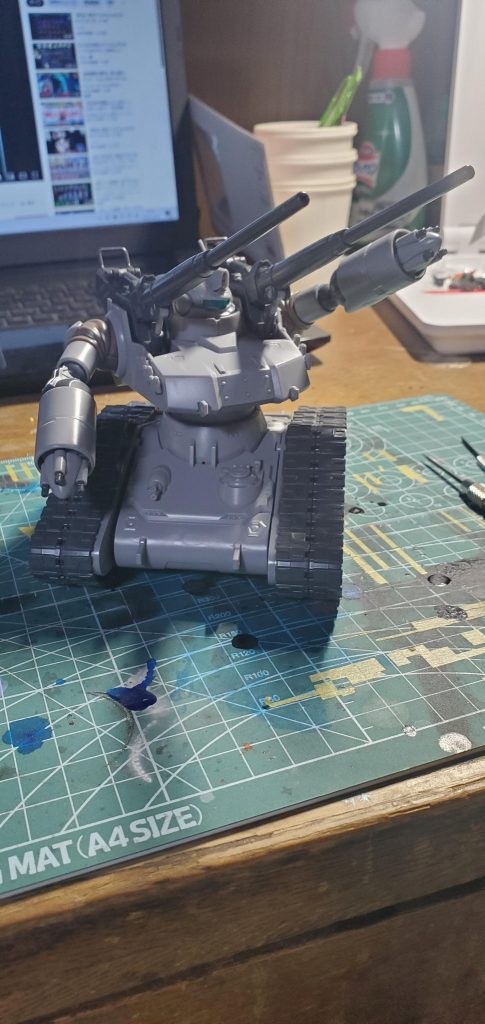 巣組。かなり作りやすく会わせ目消しもほとんどする必要がなくいいキットだと思います。