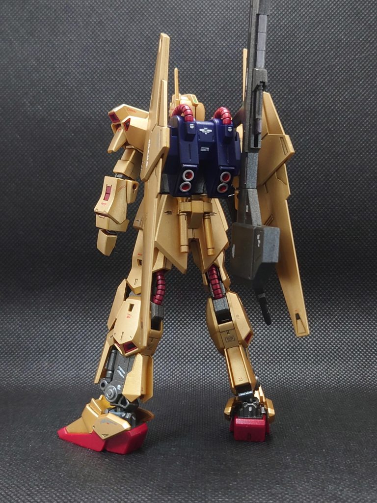 デカールを結構頑張って貼ったのですが、あまり目立たない…