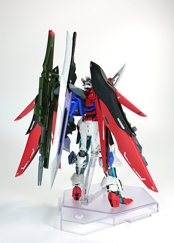 リアミキシングはデスティニーの特徴的な部分に抑えオリジナリティを出すため背中の武器は専用のものにしてみました。工作としては各部のシャープ化やヒケ処理、モールドの追加と堀直しです。今回は期間内に終わらせる目的であったにも関わらず自分の時間管理の杜撰さもあり、一部ヒケや堀直し処理できていない部分もありますがご容赦ください。