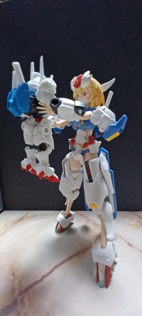 モビルスーツアンサンブルのエアリアルを高い高い脚はチョイヒール化してます