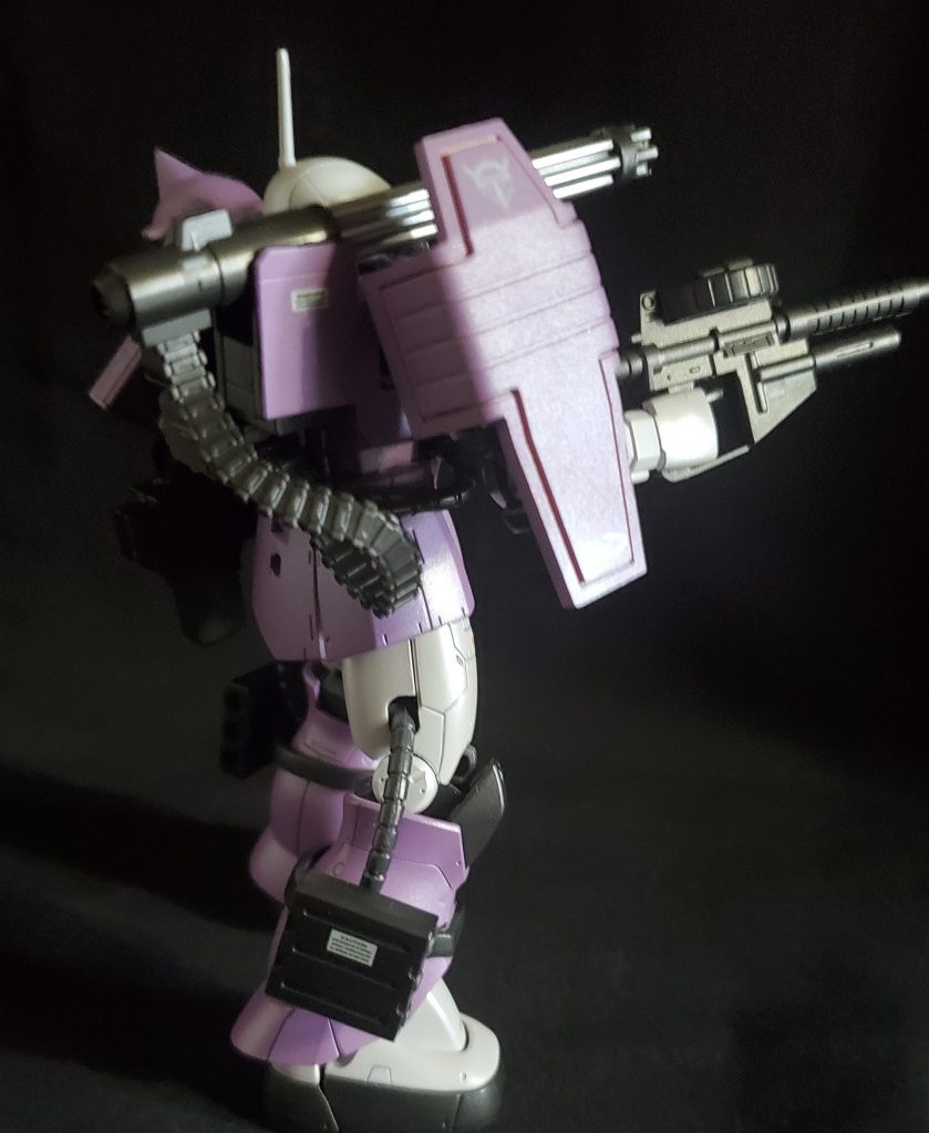 ショルダーシールドは、ザクキャノン・テストタイプのものを使用。