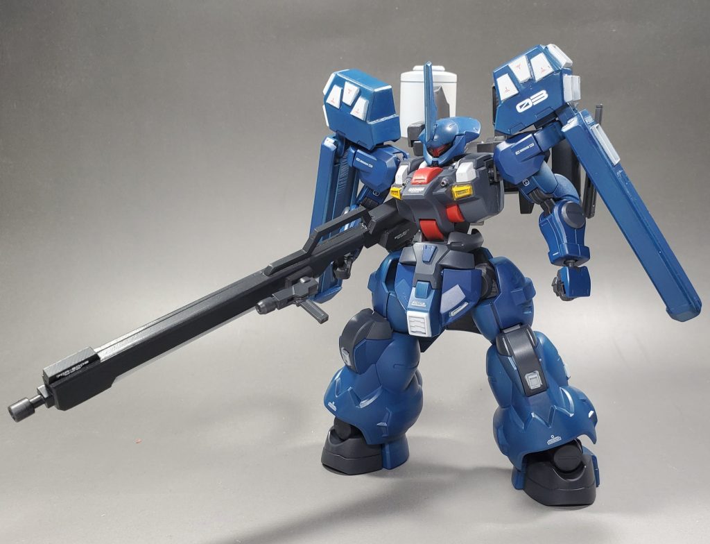 要塞戦を想定した火力支援仕様の第三種兵装。攻撃をフィールド等で軽減されない用実弾兵器を中心に装備しておりスラスター増設による機動力の強化を図っている。