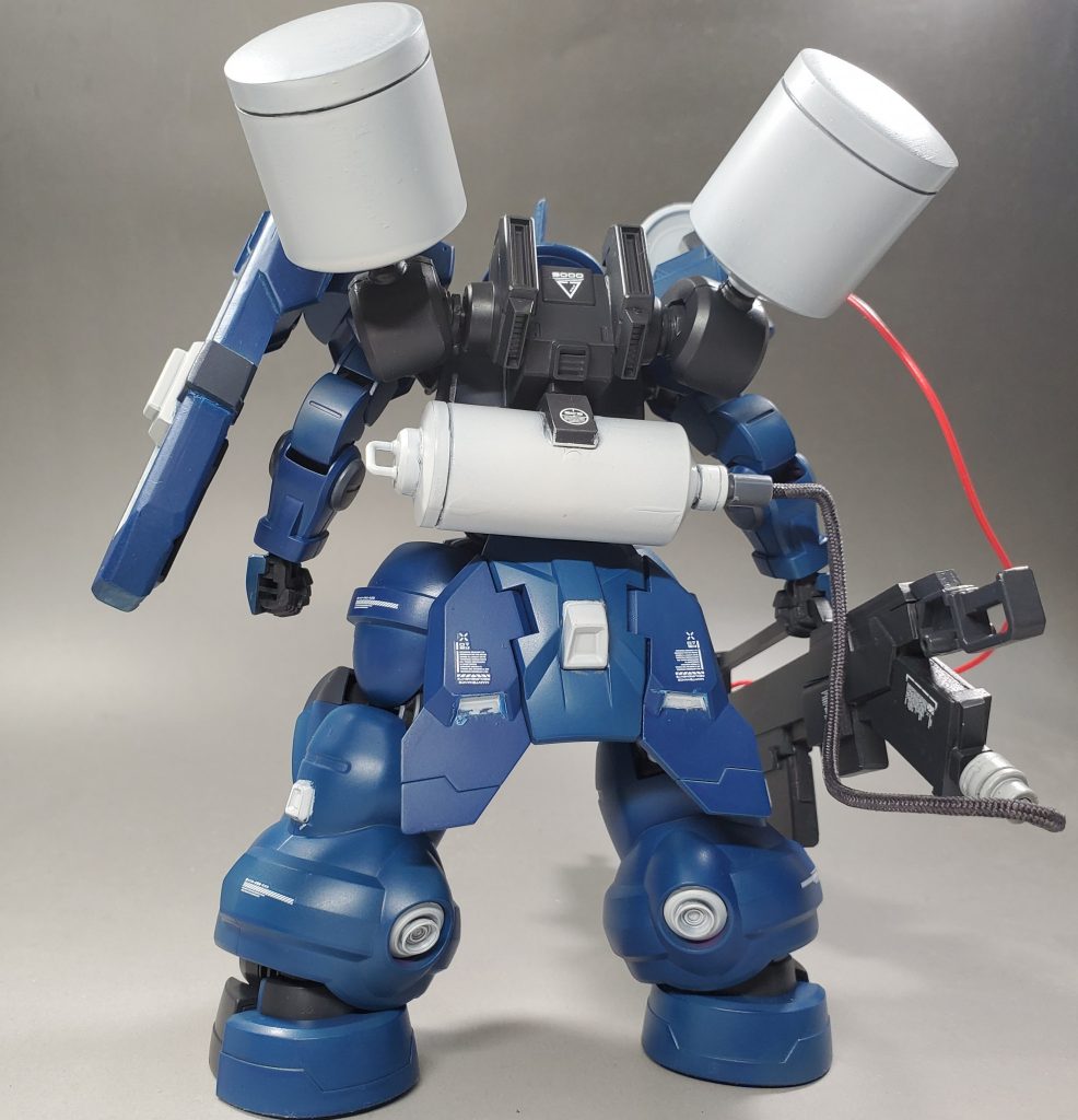 通常のバックパックよりもブースターが増設されている専用パック。プロペラントタンクによる航続距離の延長化、ライフル用のエネルギータンクを装備している。