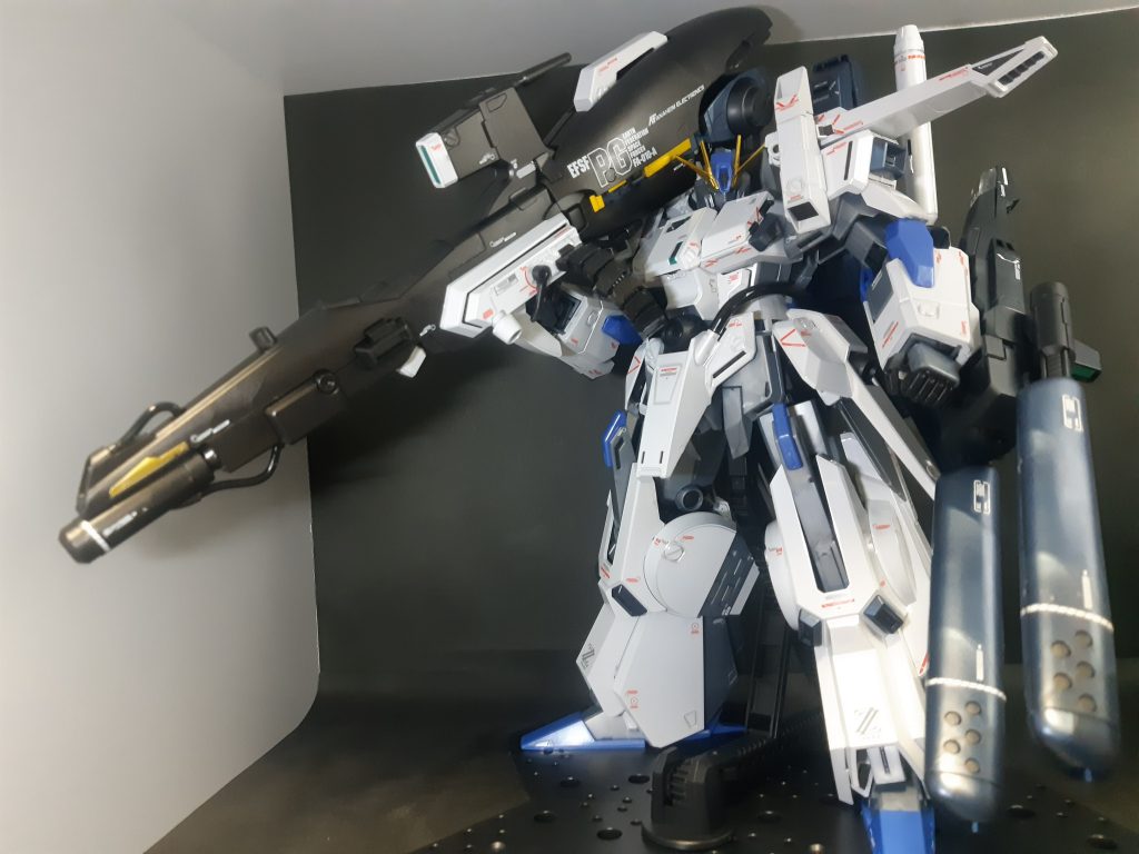 飾りっぱなしにする気満々なので、ポーズはこれだけです。チマチマやってたら2ヶ月以上経っていて、その間にも積みが10個以上増えてしまいました。少しペースアップしたいと思います。投稿は減ってますがガンプラは続けてます。皆さん今後ともよろしくお願いします!