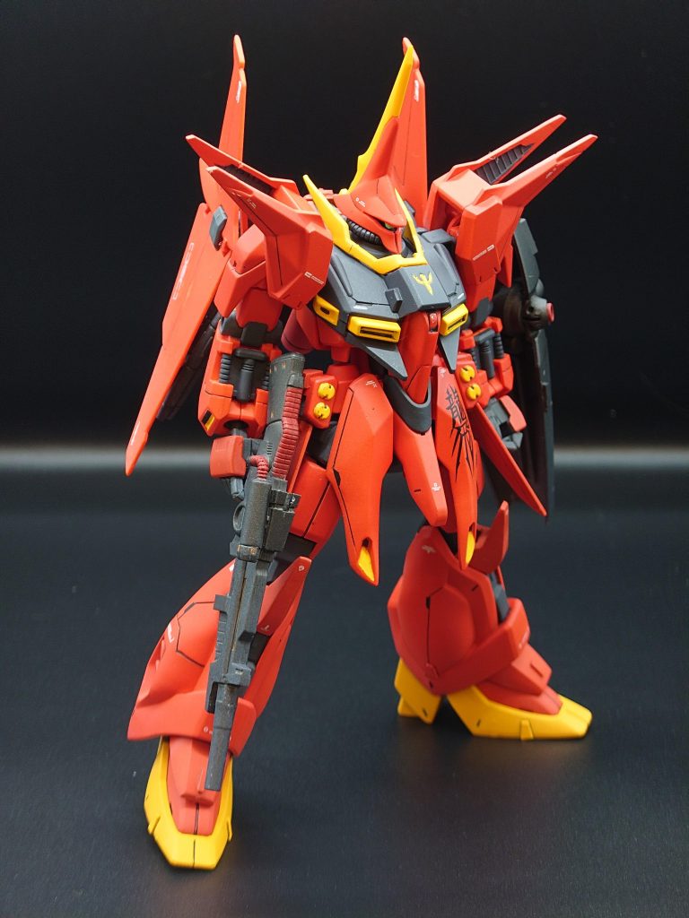 下半身部分も上半身の大きさに負けないように腿パーツを2ミリ延長しました。また足首部分の接続軸を調整して接地性を良くしました。