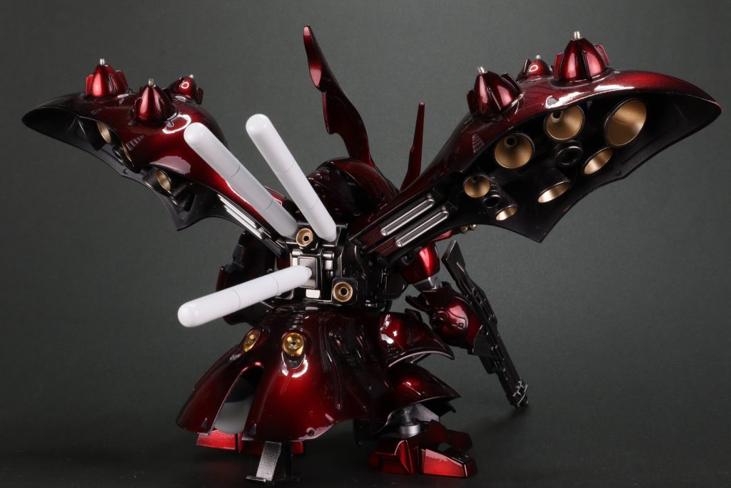 プロペラントタンクとハンドパーツは肉抜きを埋めるのが面倒だったので、別の市販パーツに交換しています。 