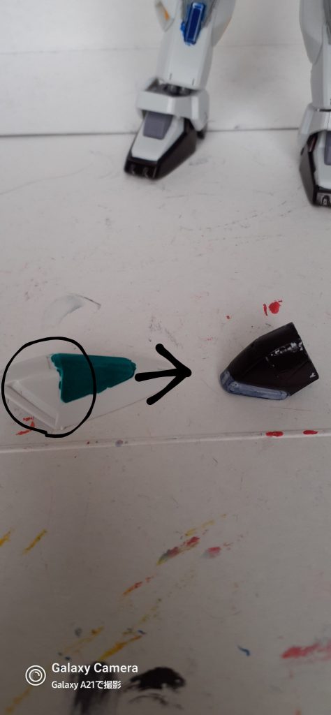 ユーラヴェンガンダムの膝パーツの上半分を切り飛ばしたものです。