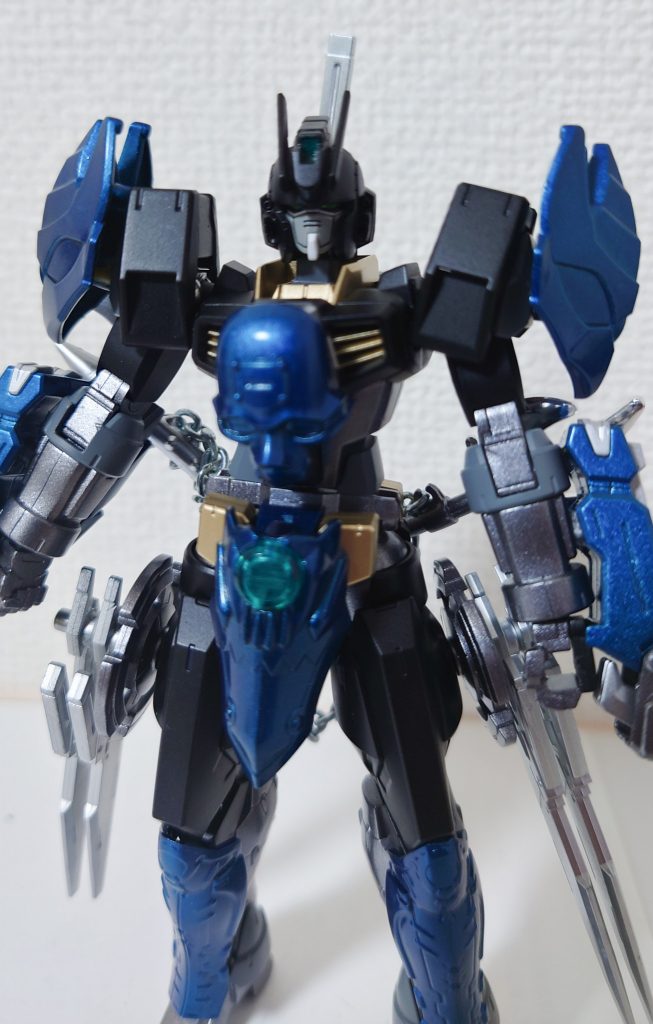 ちなみに顔のマスクは着脱可能です。