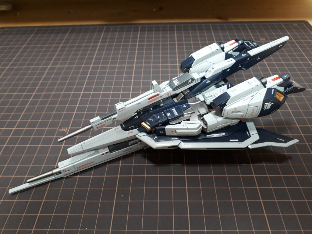 立たせて飾るので、完成直後のウェイブライダーも記念に。戦闘機っぽくて意外と気に入ってます。（デカールの向きに悩まされました。）