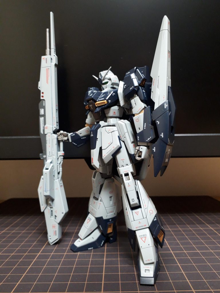 ハイパー・メガ・ランチャーも同様に仕上げました。ちなみに後ハメ加工でちょっと失敗。ランチャーを伸ばすと切ったところが丸見えになりますw。あと、収納できるウィングの中の軸を片方折っちゃいました、、、