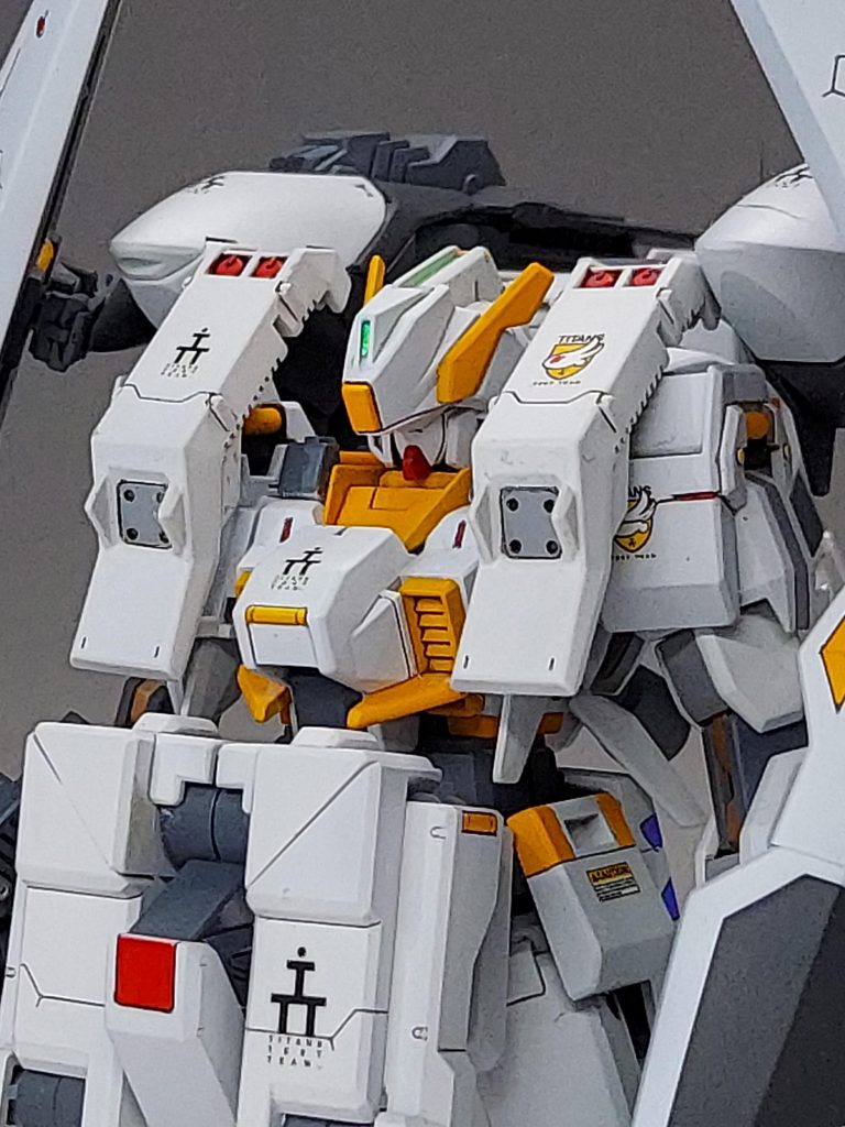 各所のいわゆる建機バーは気合いで塗り分けましたwあと腰アーマーはオリジナルディテールを追加しました