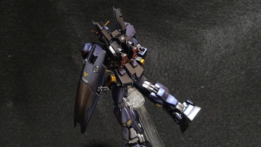 脚部とバックパックが換装されることでデザイン的にはまとまった感じがしますよね。脚部だけとかバックパックだけだと何となく浮いて見えたのですが、同時交換の方が正解だと思います。