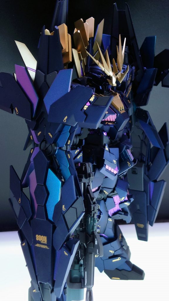 ガイアノーツのプリズムカラーなので、光の加減で反射します。