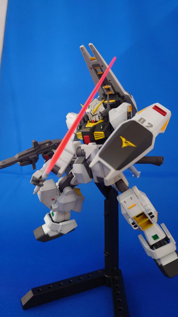 ここまでご覧いただきありがとうございました。蛍光色が綺麗に光ってくれて大満足でした。ミキシングについて、無難な機体選択とはいえ、上手くまとまってくれて良かったです。やっと塗装するのに良い季節になってきましたね。「完成させることが何よりも大切」という先人の言葉を胸に次の作品に取り組んでいきます。