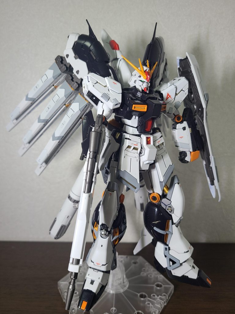 Hi-νガンダム(νガンダム風カラー)–2枚目/制作者：ウッチャン@utti111397