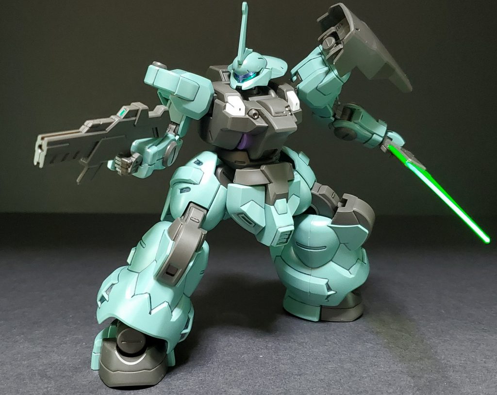 一般機バージョン。メインカメラはメタリックパープルで塗装しています。