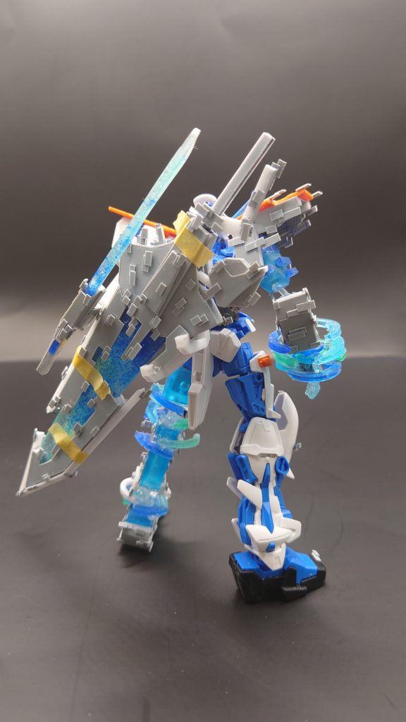 バグ表現との長短、差をつけるためにキットの部分はほぼそのままにしてます。アストレイは天ミナ、ノーネイム等左右非対称が映えますな。今回はパーツを作る時間よりもバランス考えたりとかのが圧倒的に時間かかりました🙃けどもいい表現できたかなって思います！これを糧に今後も邁進します💪