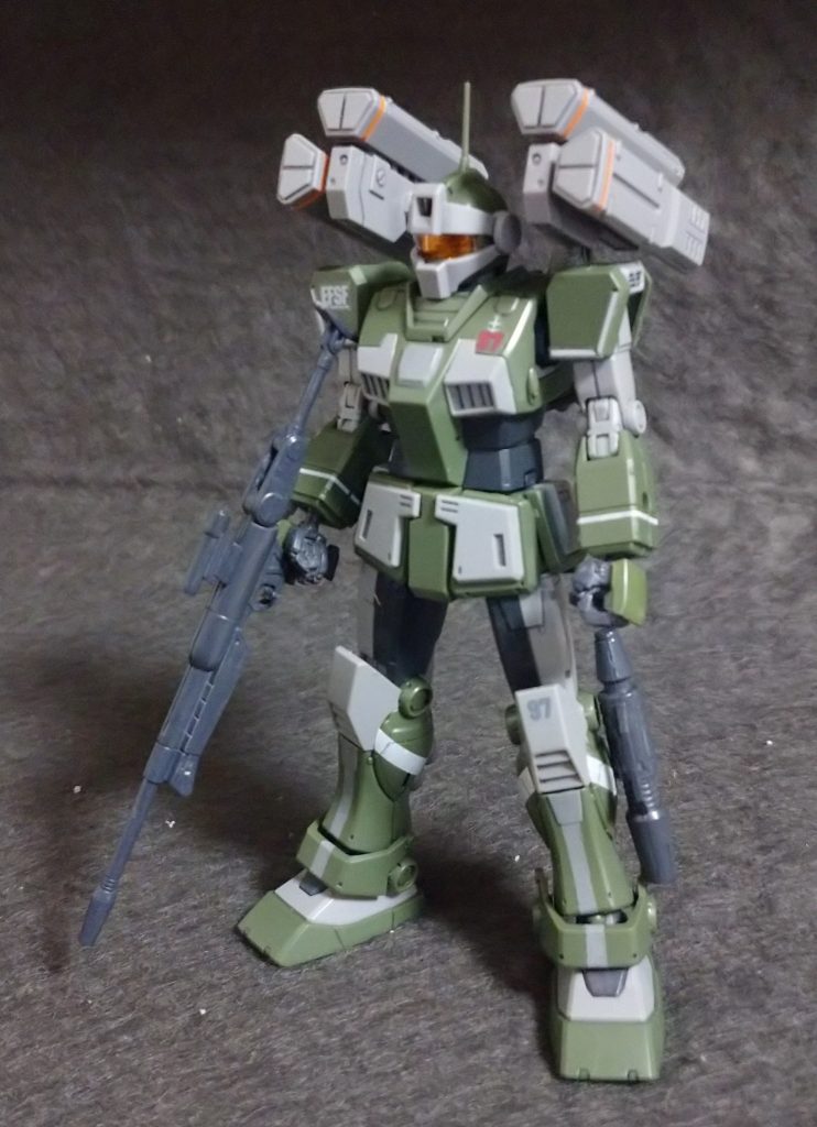 脛から足首のラインは､付属のデカールだと､あまりにも色が違う(濃いグレー)ので､マスキングして塗装しました。