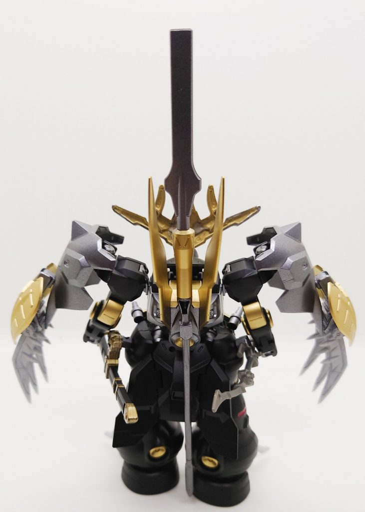 背面槍は背面のバックパックに懸架できるようにしてあります。