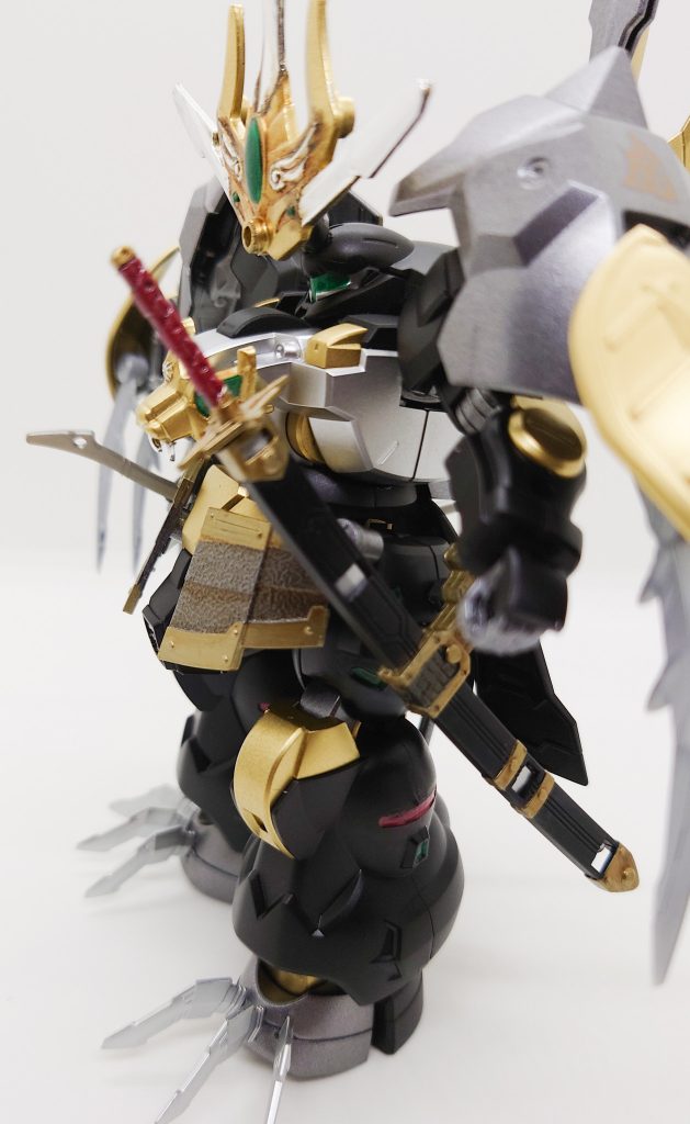 武器1左腰に刀を帯刀してます。