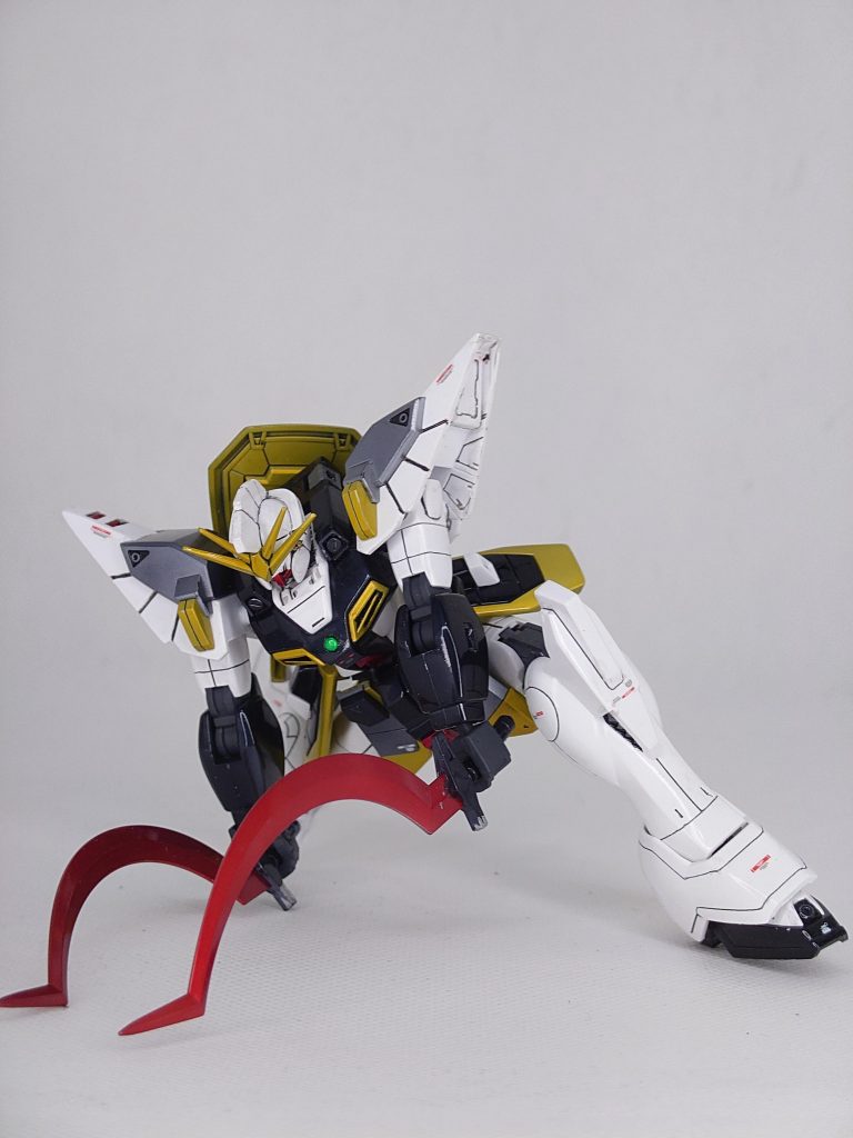 肩の形状を変更して個人的に好きなカクカクシャキーンな感じにしました！ズバーンって感じ？ガシャーン？ズギョーン？