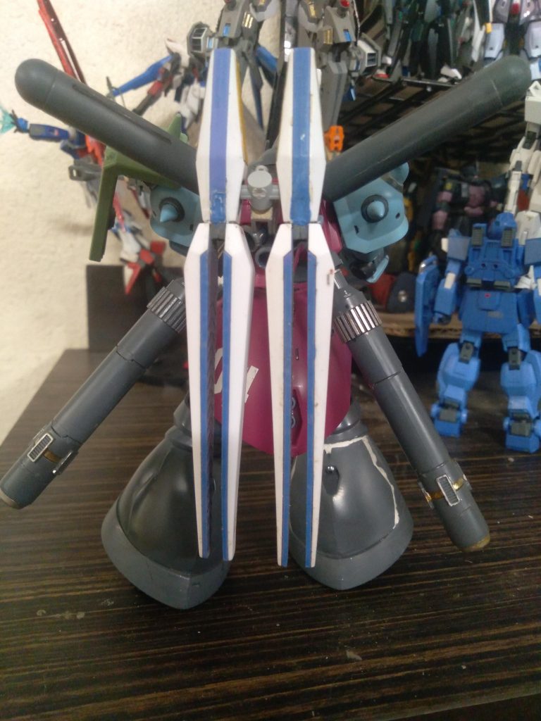 This shows off the kotobukiya fuel tanks. They have a really cool look to them. I also wanted this suit to have its own type of psycommu system, so I added the funnels from delta kai