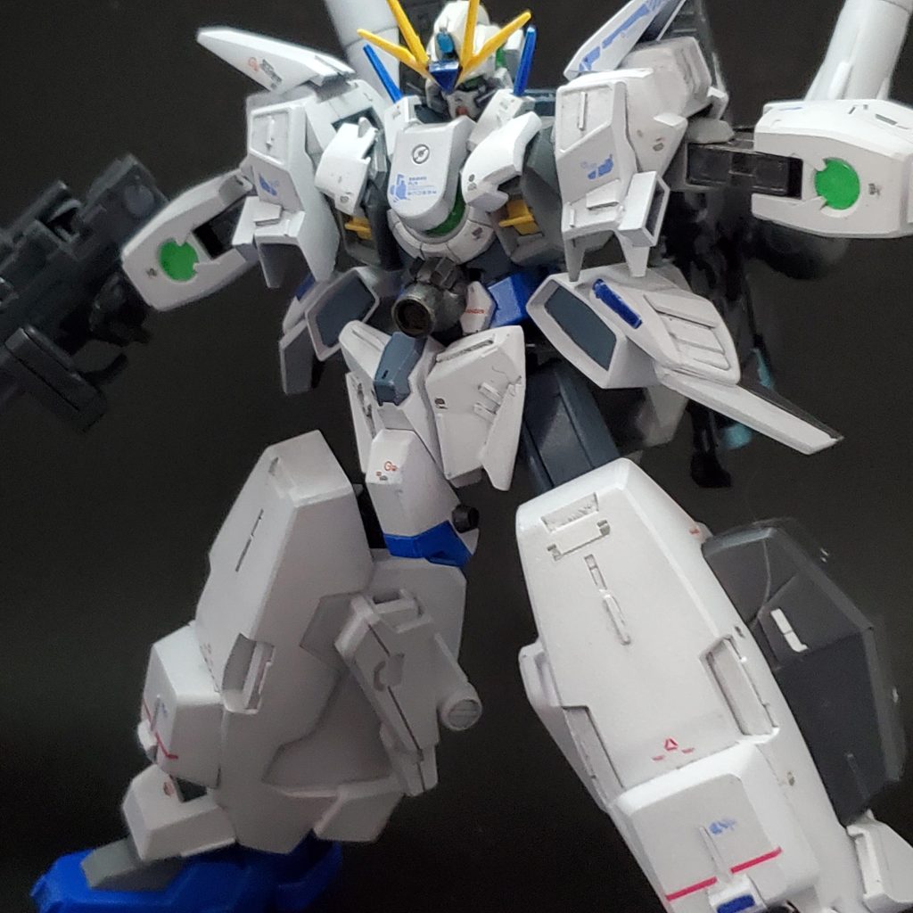 フェイスマスクも無かったので　プラ板で加工　ZZともヴァーチェともにつかない顔になってしまいました。