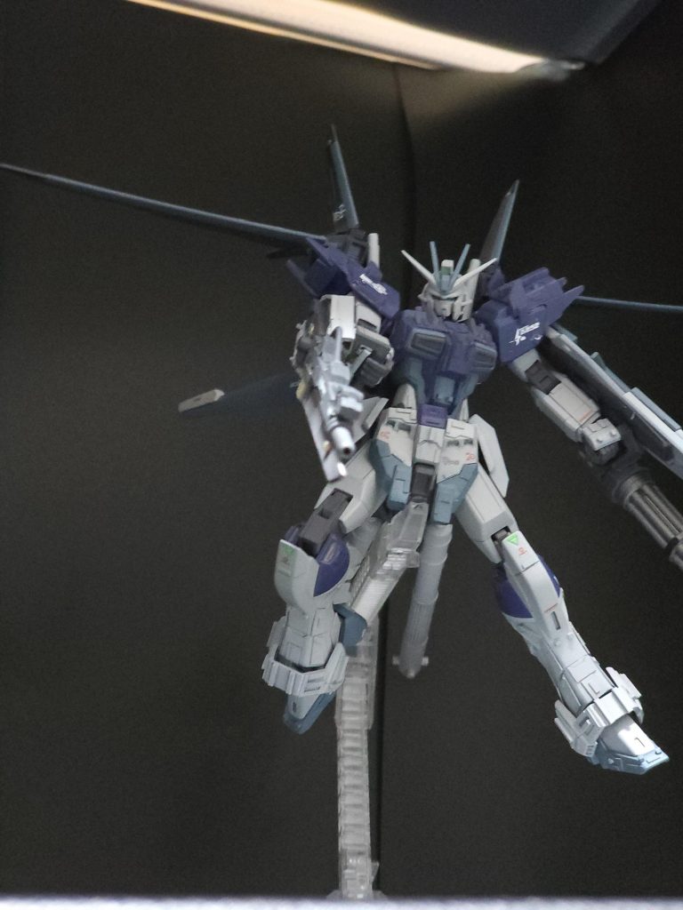 と言うわけで、コンセプトは単機での拠点制圧です。実はミサイル類も載せたかったんです…