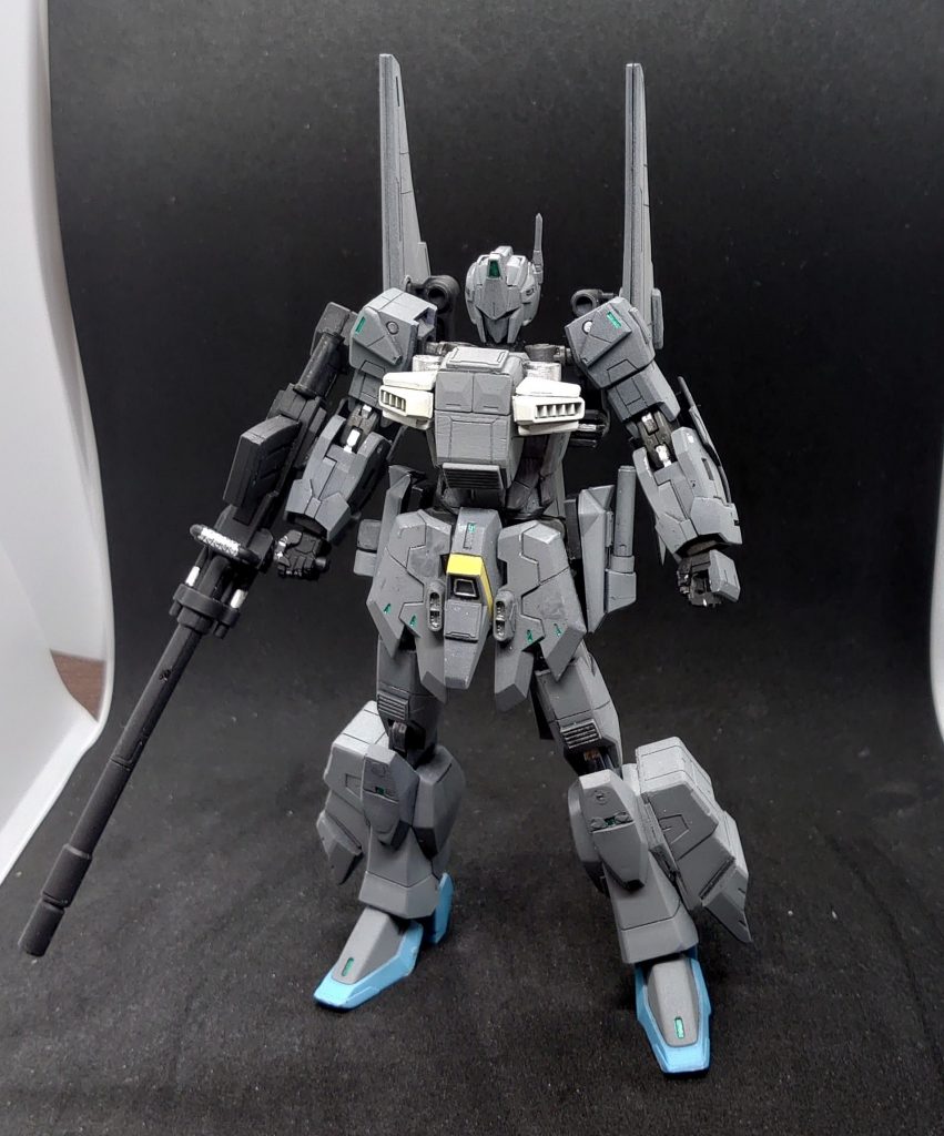 まずは素立ち、腕にはライフルをガッチリと接続できるようにしています。