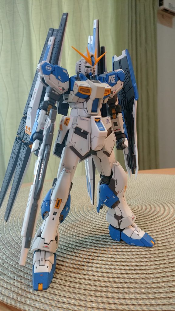 一年以上前に作成したものです。素組ですが、ガンダムマーカーの、『ガンダムライトブルー』、『ガンダムニューホワイト』、『ガンダムグレー』を使用してます。