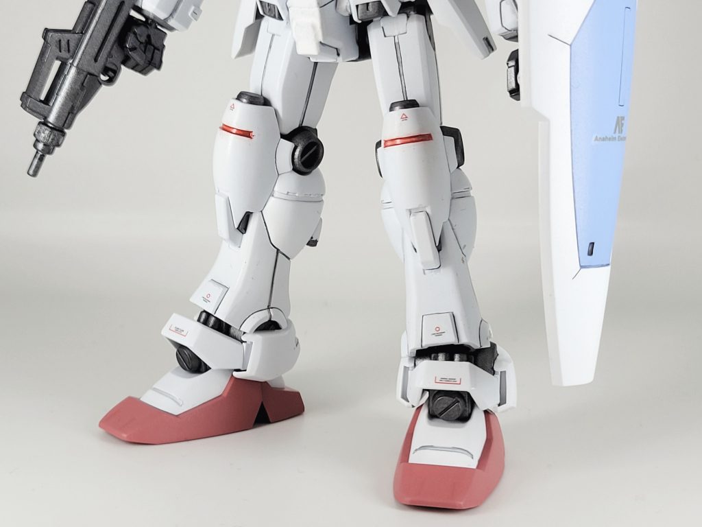 腿のバーニア・・・基部は外装色、バーニア部はフレーム色で塗装