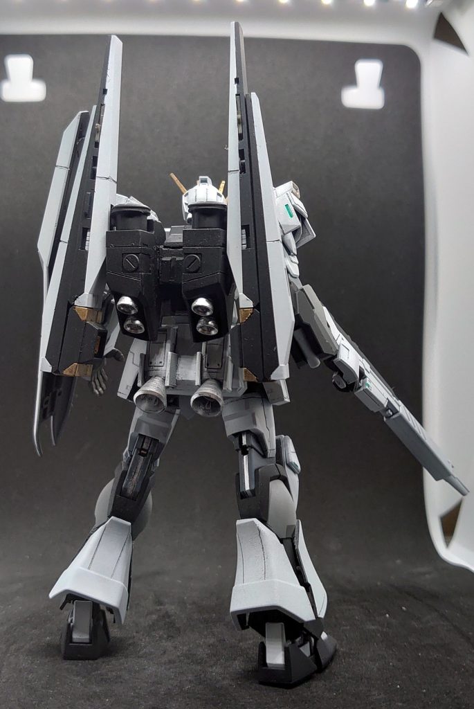 バックショットです。バーニアはシルバーに塗装しましたがアクセントとして良い感じになりましたね。