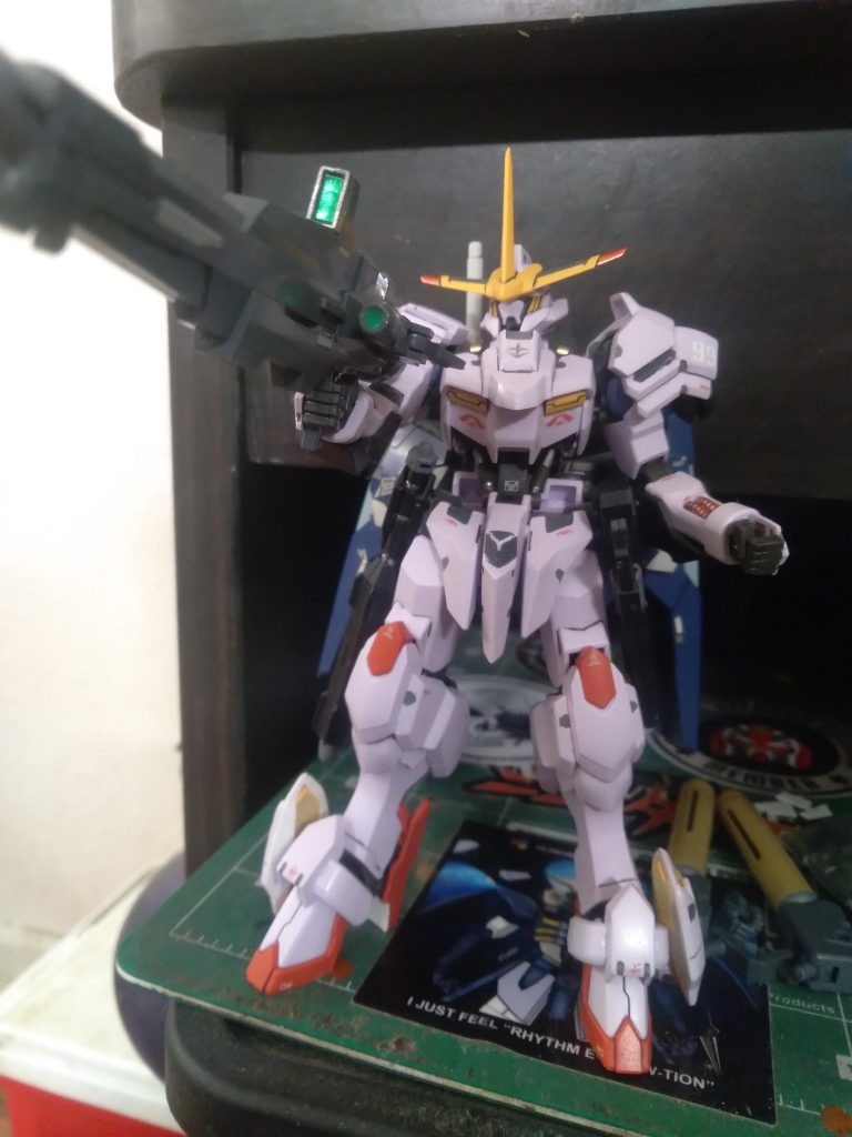 This one I'm calling the Gundam Osiris. It's meant to be the high speed Gundam. It's rifle has a different mode where the barrel extends. This assists in greater accuracy