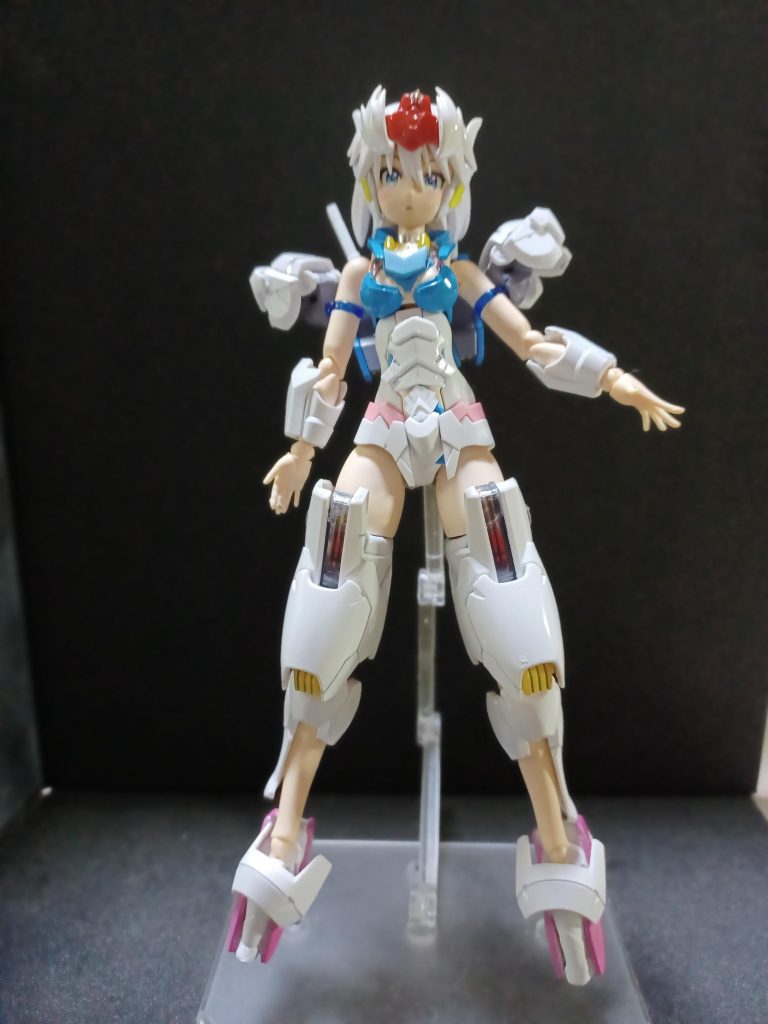 作りながらブンドドしてたので塗装剥がれが目立ちますが勘弁シェルユニットは頭、胸はベースに両面テープで貼った後に透明レジンでクリア部を作成。バックパック、脚はクリアパーツを削りシェルが見やすくなるようにしてます