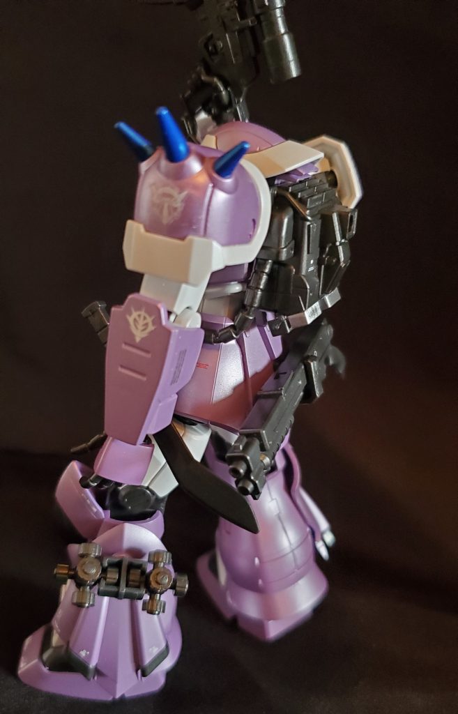 塗装はパープルがメタリック系、ホワイトがパール系を使用。