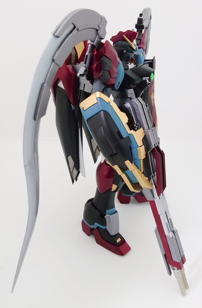 右側面右手にはサンドロックシールドを装備。