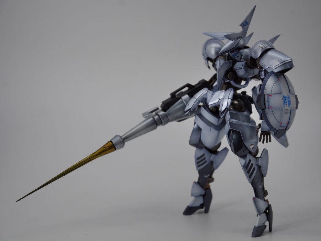 ■フル装備版ジークルーネのレイピアのデザインが秀逸で好きだったので、何とか活かしつつ重装備感を出そうとした結果、シュヴァルベグレイズの突撃槍と合わせてみました